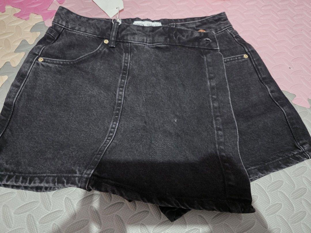Zara black sleeveless dress (Category: Dresses) located in Caloocan City. Submitted by anjgeroni70315 (Listing ID 1468648814, Image 3). Description: - Brand: Zara - Color: Black - Condition: Brand new with original tag attached (never worn) - Features: Delicate lace panels on bodice and straps, adjustable straps - Fit/Fabric: Lightweight fabric with a flowy silhouette.