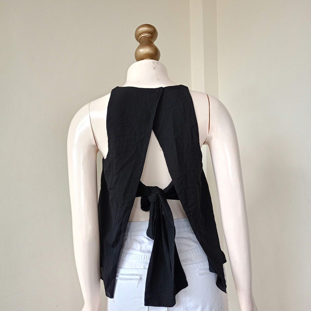 Zara black top (Category: Sleeveless) located in Barugo. Submitted by green.trendsetter (Listing ID 1468609533, Image 2). Description: AUSSIE PRELOVED FINDS Australian brand tops. Shop your next wardrobe favourite at a preloved price! 📌 SHOP REMINDERS — PLEASE READ BEFORE CLAIMING ❌ NO CANCELLATION once your order is confirmed. ❌ NO FUSSY BUYERS — please read the details and check all photos before claiming. ❌ NO RETURN / NO EXCHANGE. ❌ NO RUSH 