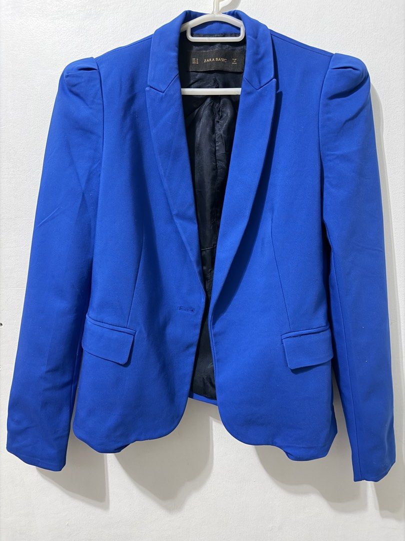 Zara Blue Blazer (Category: Coats, Jackets and Outerwear) located in Malolos. Submitted by eadiana (Listing ID 1468572365, Image 1). Description: - flaw:‼️ missing button - Brand: Zara Basic (Made in Spain) - Color: Electric Blue - Size: EUR M / USA M / MEX 28 - Design: Structured shoulders, pleated puff sleeves, black inner lining, single front button closure, flap pockets, and 3 decorative cuff buttons - Fit: Tailored back for a flattering silh