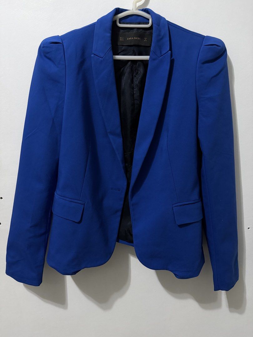 Zara Blue Blazer (Category: Coats, Jackets and Outerwear) located in Malolos. Submitted by eadiana (Listing ID 1468572365, Image 3). Description: - flaw:‼️ missing button - Brand: Zara Basic (Made in Spain) - Color: Electric Blue - Size: EUR M / USA M / MEX 28 - Design: Structured shoulders, pleated puff sleeves, black inner lining, single front button closure, flap pockets, and 3 decorative cuff buttons - Fit: Tailored back for a flattering silh