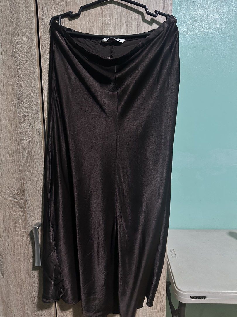 Zara Brown Satin Skirt (Category: Skirts) located in Manila. Submitted by love.lyxph (Listing ID 1468639401, Image 1). Description: Zara Brown Satin/Silk Skirt.