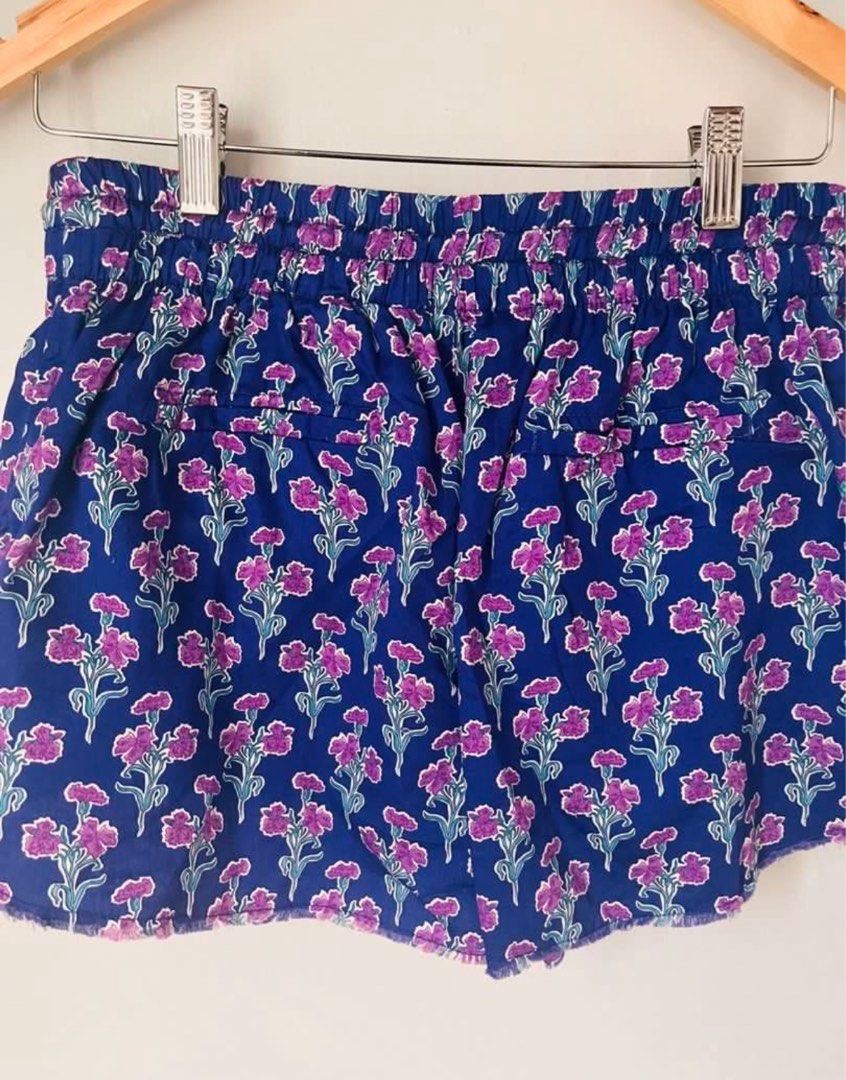 ZARA COTTON SHORT (Category: Shorts) located in Pasig City. Submitted by fruitselling (Listing ID 1468521143, Image 3). Description: 🎐Lightweight and super comfortable purple shorts from Zara featuring a cute all-over poppy floral pattern. ☁️ Can fit 28 to 30 inches ☁️ 13 inches length .