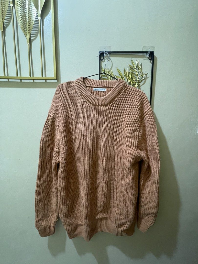 ZARA DEEP ORANGE COLOR SWEATER (Category: Hoodies) located in Pasay City. Submitted by markmyluxuryph (Listing ID 1468635771, Image 1). Description: ZARA DEEP ORANGE COLOR SWEATER Preloved Dimes: 22 x 28 inches My dirt lang sa isang sleeves pero washable naman. ₱650 + SF No return or exchange is allowed; mine if you are 100% sure. #MarkMyLuxuryPH DISCLAIMER: Mark MyLuxuryPH is not affiliated with any of the brands featured on our page. All copyri