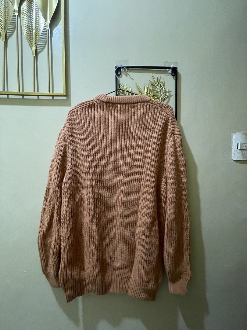 ZARA DEEP ORANGE COLOR SWEATER (Category: Hoodies) located in Pasay City. Submitted by markmyluxuryph (Listing ID 1468635771, Image 2). Description: ZARA DEEP ORANGE COLOR SWEATER Preloved Dimes: 22 x 28 inches My dirt lang sa isang sleeves pero washable naman. ₱650 + SF No return or exchange is allowed; mine if you are 100% sure. #MarkMyLuxuryPH DISCLAIMER: Mark MyLuxuryPH is not affiliated with any of the brands featured on our page. All copyri
