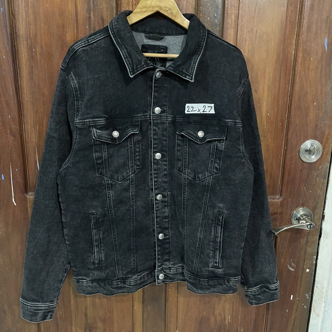 Zara denim jacket size large (Category: Coats, Jackets and Outerwear) located in Butuan. Submitted by cgsayas20083001 (Listing ID 1468620290, Image 1). Description: No issue .
