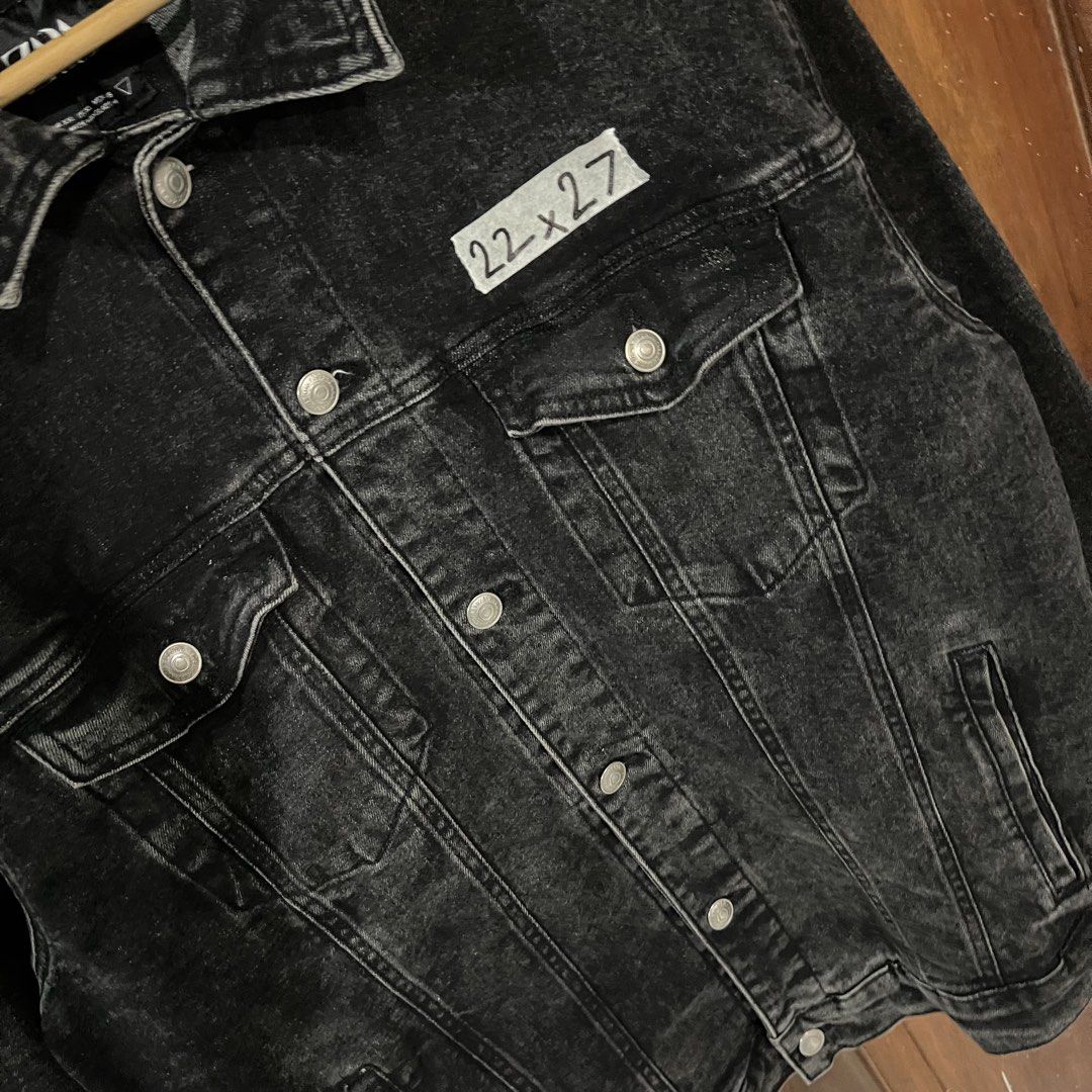 Zara denim jacket size large (Category: Coats, Jackets and Outerwear) located in Butuan. Submitted by cgsayas20083001 (Listing ID 1468620290, Image 3). Description: No issue .
