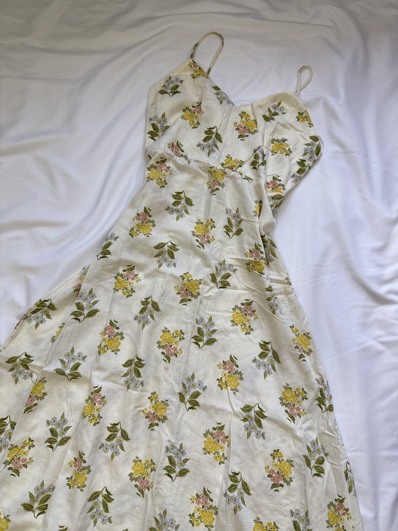 ZARA FLORAL DRESS (Category: Dresses) located in General Trias. Submitted by fellasunshine (Listing ID 1468634714, Image 1). Description: - you can check orig price online - rfs decluttering - j&t or lalamove.