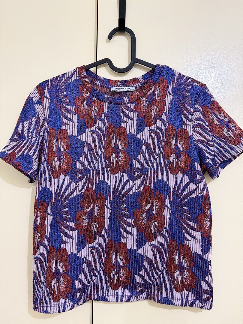 Zara Floral Shirt (Category: Shirts) located in Cainta. Submitted by declutteriaa_mama (Listing ID 1468643554, Image 1). Description: Not cropped.