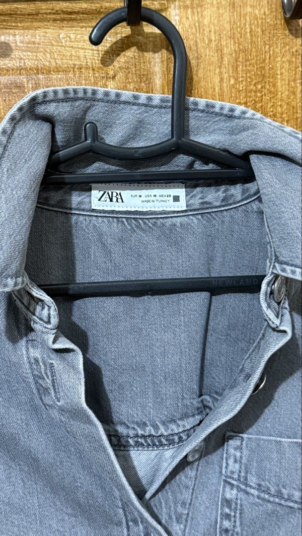 Zara Grey Denim Crop Jacket (Category: Coats, Jackets and Outerwear) located in Makati City. Submitted by ario_drobe (Listing ID 1468686581, Image 2). Description: - Brand: Zara - Color: Washed Grey - Size: M (EUR, USA, MEX) - Loc: Makati. - Meet Up: Taft, DLSU, CSB.