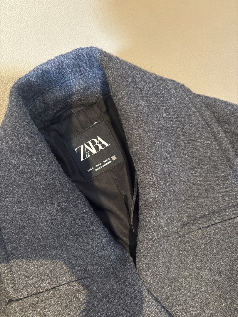 Zara Grey Wool Blend Cropped Coat (Category: Coats, Jackets and Outerwear) located in Marikina City. Submitted by prelovedmgs (Listing ID 1468592191, Image 2). Description: - Double Breasted Cropped Coat - Used one time only (1 trip) - Height n Weight for ref: 5'3, 50kg Last price posted..