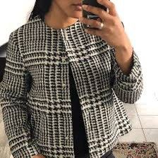 Zara Jacket (Category: Coats, Jackets and Outerwear) located in Manila. Submitted by love.lyxph (Listing ID 1468616695, Image 2). Description: Zara Basic black and white houndstooth tweed snap-front collarless jacket Honest issue: Discoloration sa loob pero wala effect sa outee part..