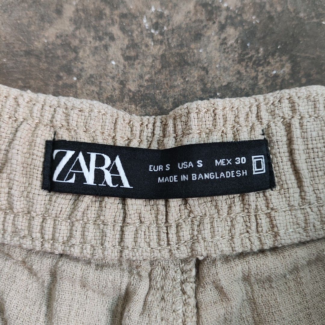 Zara khaki shorts (Category: Shorts) located in Rosales. Submitted by kudoscache (Listing ID 1468560465, Image 2). Description: - Brand: Zara - Waist: 30-38 | Length: 18 - Color: Khaki / Beige - slightly nego payment: maribank / gotyme courier: J&T .
