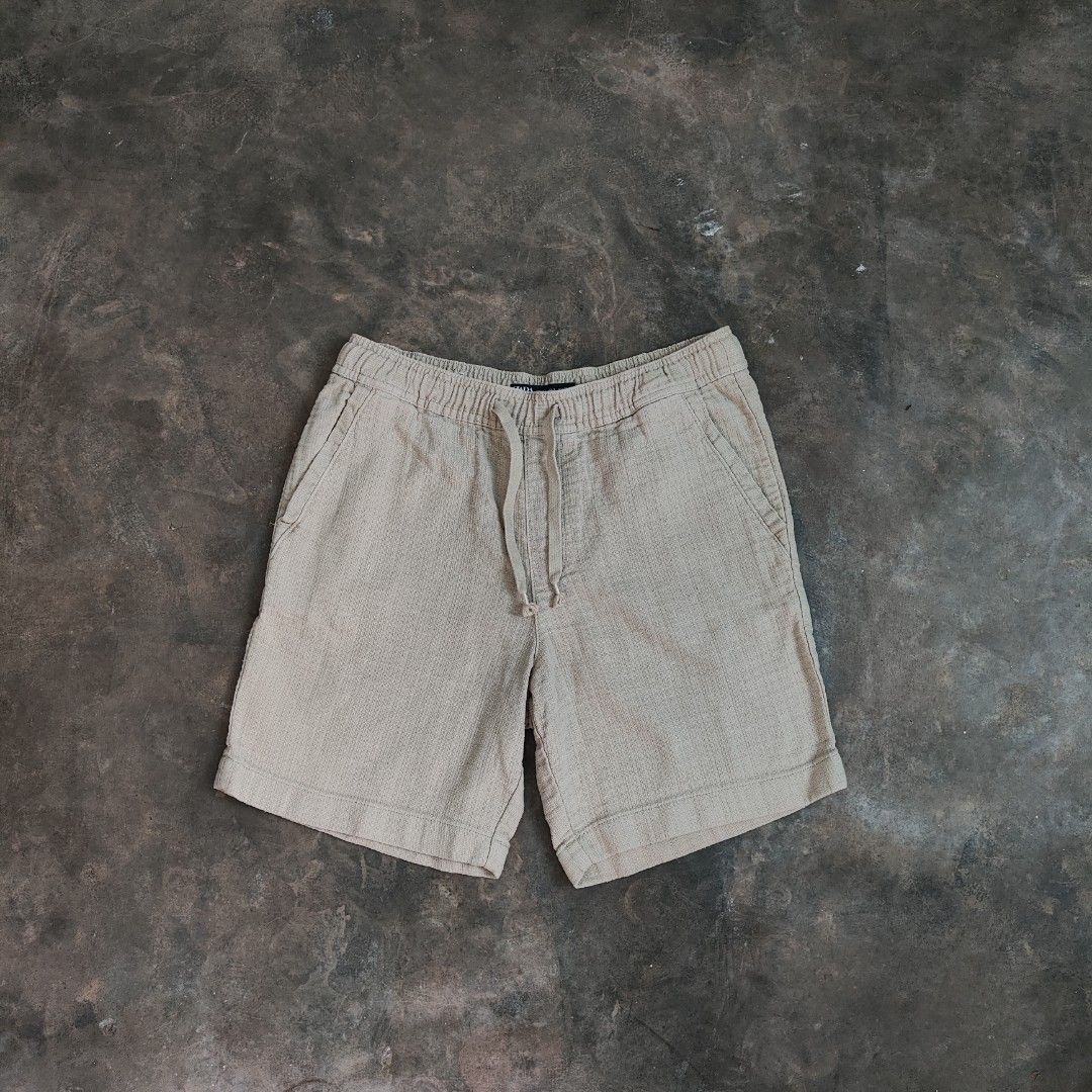 Zara khaki shorts (Category: Shorts) located in Rosales. Submitted by kudoscache (Listing ID 1468560465, Image 1). Description: - Brand: Zara - Waist: 30-38 | Length: 18 - Color: Khaki / Beige - slightly nego payment: maribank / gotyme courier: J&T .