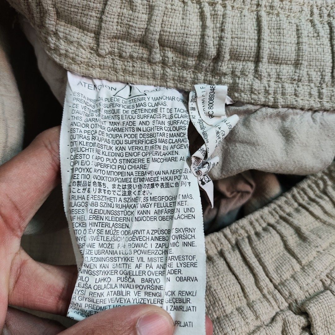 Zara khaki shorts (Category: Shorts) located in Rosales. Submitted by kudoscache (Listing ID 1468560465, Image 3). Description: - Brand: Zara - Waist: 30-38 | Length: 18 - Color: Khaki / Beige - slightly nego payment: maribank / gotyme courier: J&T .