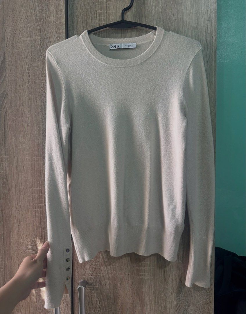 Zara Knit Sweater (Category: Coats, Jackets and Outerwear) located in Manila. Submitted by love.lyxph (Listing ID 1468559480, Image 2). Description: Cream Size Small Zara.