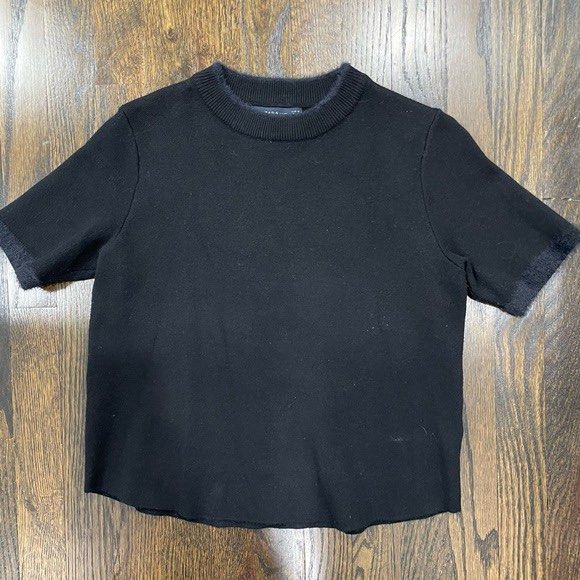 Zara Knit top (Category: Blouses) located in Quezon City. Submitted by dianneechloee (Listing ID 1468594200, Image 3). Description: ୨୧ ‧₊˚ 🖤 ZARA BLACK KNITTED TOP 🎀 ౨ৎ authentic Zara 🛍️ ౨ৎ size Small (S) 🩰 ౨ৎ classy & timeless basic ✨ ౨ৎ perfect for casual fits, dates & layering 🖤 ౨ৎ Super Kapal 🤍 ♡ price: ₱250 ♡ shipping via J&T Express / Lalamove 📦💌 ♡ Loc: U-Belt Manila ♡ GCash payment 💸 ♡ slight nego for sure buyers! 🎀 decluttering 