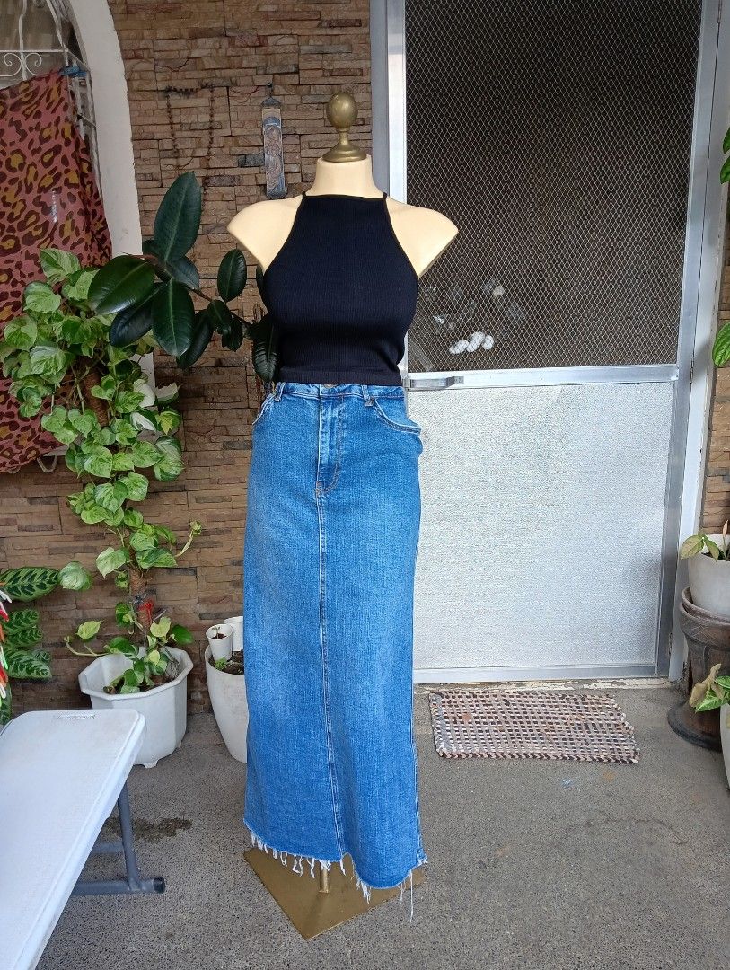 Zara Long Denim Skirt (Category: Skirts) located in Rizal. Submitted by timeless_shop (Listing ID 1468546297, Image 3). Description: 🔥 ORIGINAL ZARA Long Denim Skirt - Medium - 📏 Length: 37 inches 📏 Waist: 29-30 inches - button & zip closure 📏 Width: 14 inches flat laid ✂️ Details: May slit sa likod, pang-classy aura! 💯 Condition: 9.9/10 - Like New pa talaga! ✨ 🎨 Color Rate: 9.9/10 - Hindi kupas at ilang beses nasuot.. - Maayos at malinis d