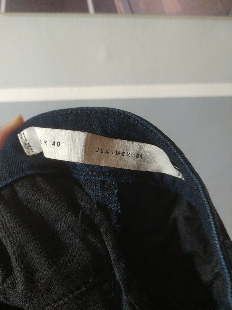 Zara men pants (Category: Jeans) located in Manila. Submitted by timtam04 (Listing ID 1468542666, Image 2). Description: Zara mens pants 15 and half inches waistline 33 inches length.
