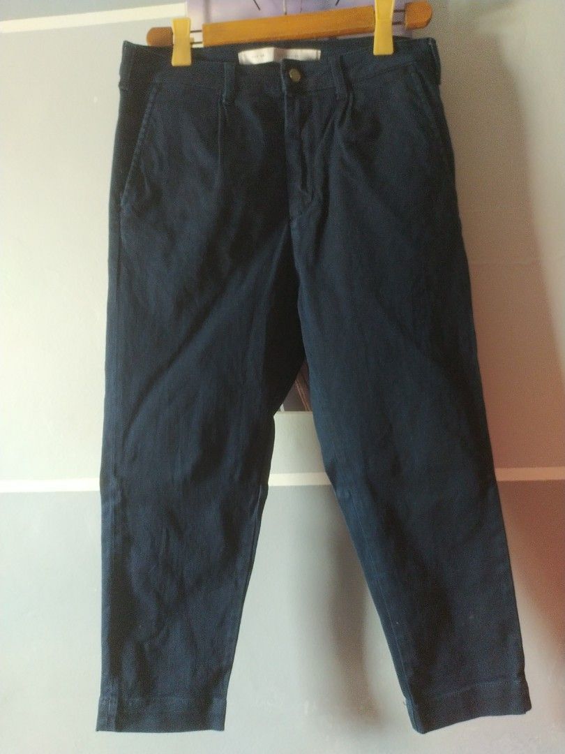 Zara men pants (Category: Jeans) located in Manila. Submitted by timtam04 (Listing ID 1468542666, Image 1). Description: Zara mens pants 15 and half inches waistline 33 inches length.