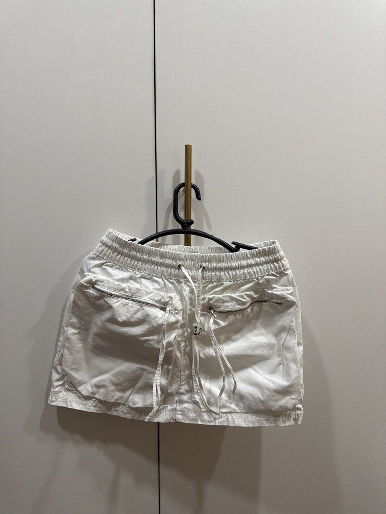 ZARA mini skirt (Category: Skirts) located in Pasig City. Submitted by hotstuff__ (Listing ID 1468575270, Image 1). Description: .