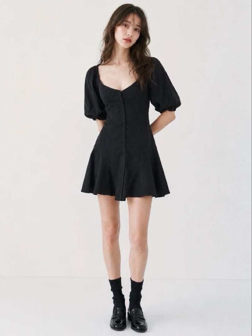 Zara Puff Sleeve Dress (Category: Dresses) located in Manila. Submitted by irish_closet (Listing ID 1468542442, Image 1). Description: - Used only once - thick and good quality.