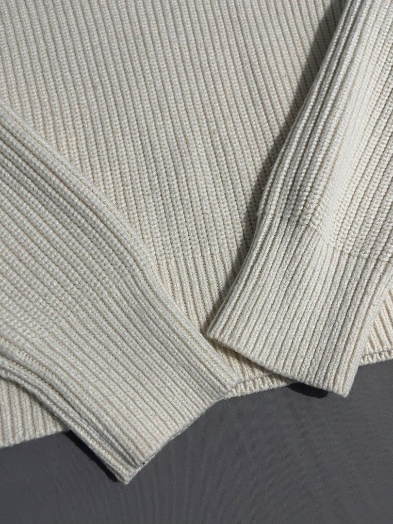 Zara Ribbed Knit Sweater (Cream) (Category: Longsleeves) located in Taguig. Submitted by csthejustin (Listing ID 1468658107, Image 3). Description: - Unisex - Color: Creamy off-white - Size: L - Details: Crew neck, textured weave, thick ribbed cuffs and hem.