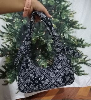 (Category: ) located in . Submitted by thrifted-sheila04 (Listing ID 1468614253, Image 1). Description: .