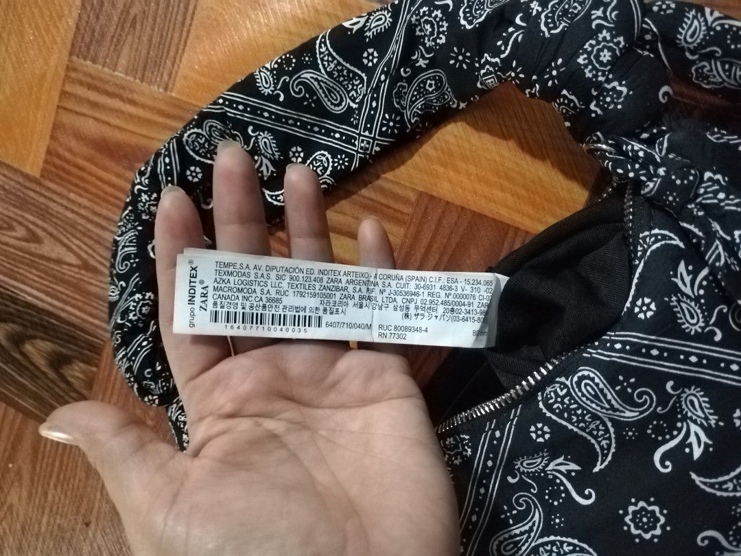 ZARA SHOULDER BAG/HAND BAG (Category: Shoulder Bags) located in Digos. Submitted by thrifted-sheila04 (Listing ID 1468614253, Image 3). Description: good as new 10/10 excellent condition.