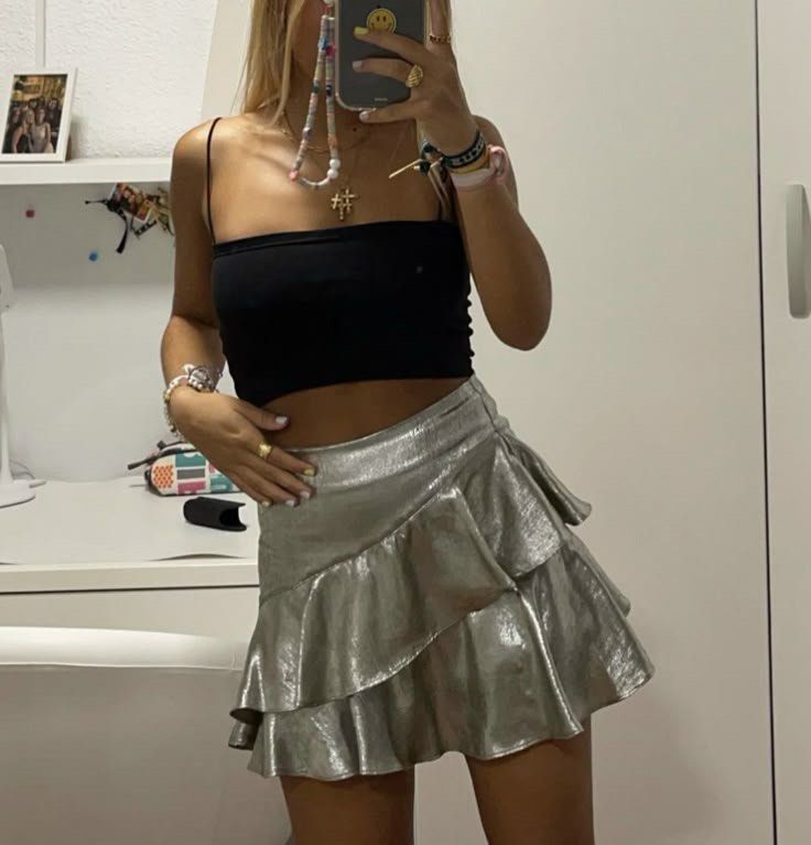 Zara Skort Metallic (Category: Skirts) located in Manila. Submitted by love.lyxph (Listing ID 1468624463, Image 2). Description: Zara Metallic Effect Ruffle Skort.
