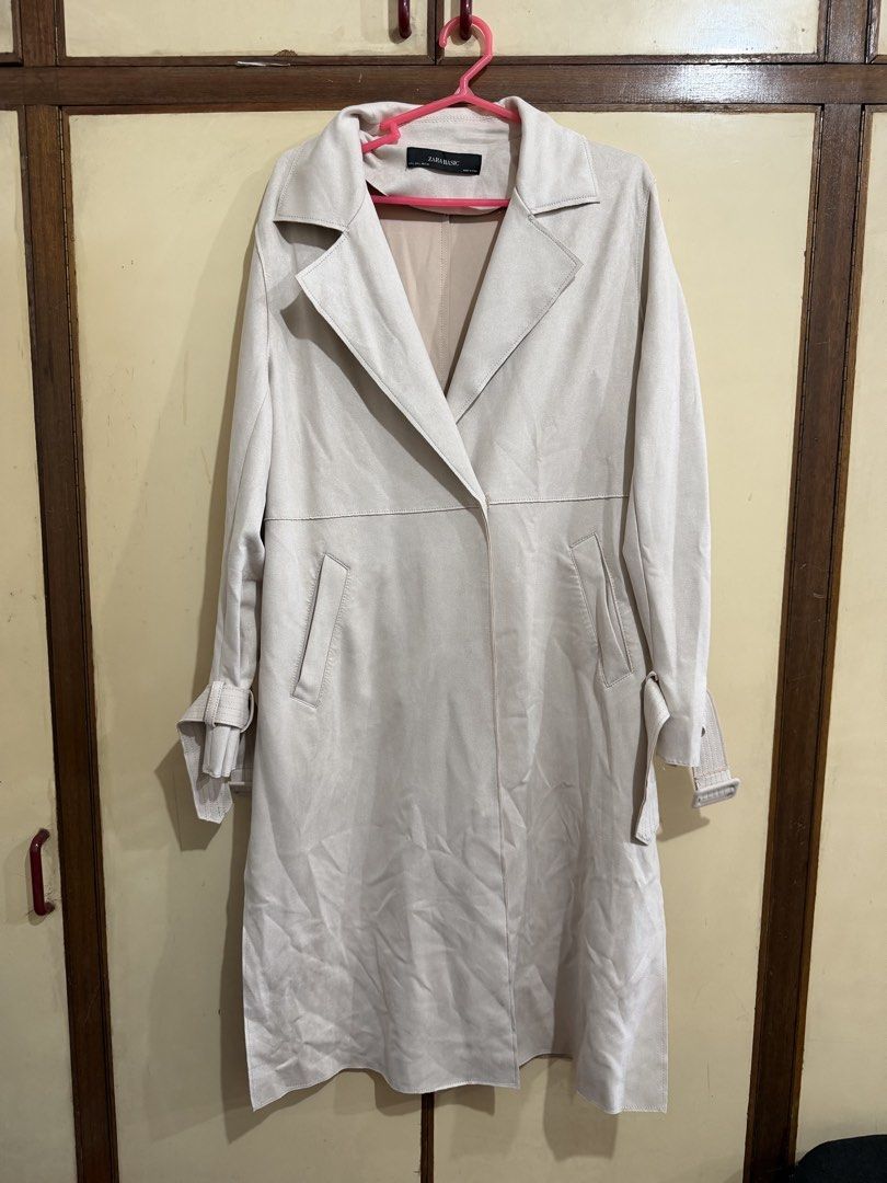 Zara Suede Coat Large (Category: Coats, Jackets and Outerwear) located in Manila. Submitted by preloved_new_forsale (Listing ID 1468567411, Image 1). Description: .