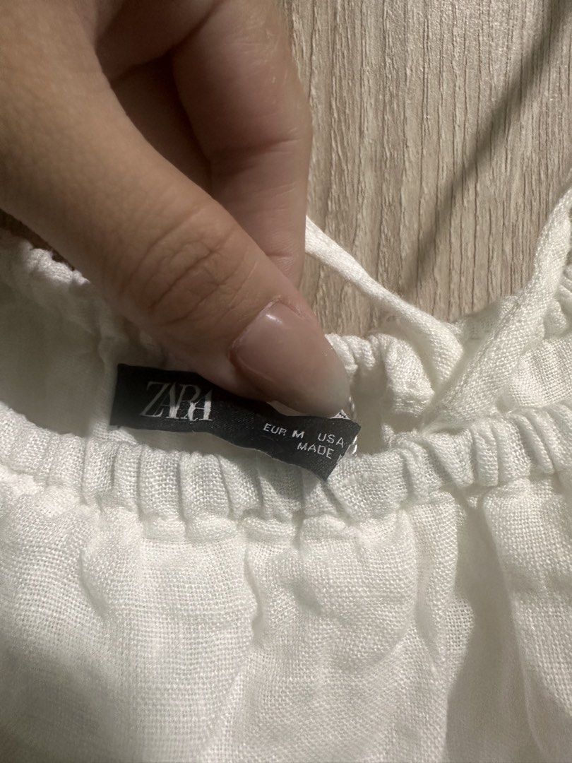 Zara Top (Category: Blouses) located in Manila. Submitted by love.lyxph (Listing ID 1468644958, Image 2). Description: Zara Ruffle Crop Top .