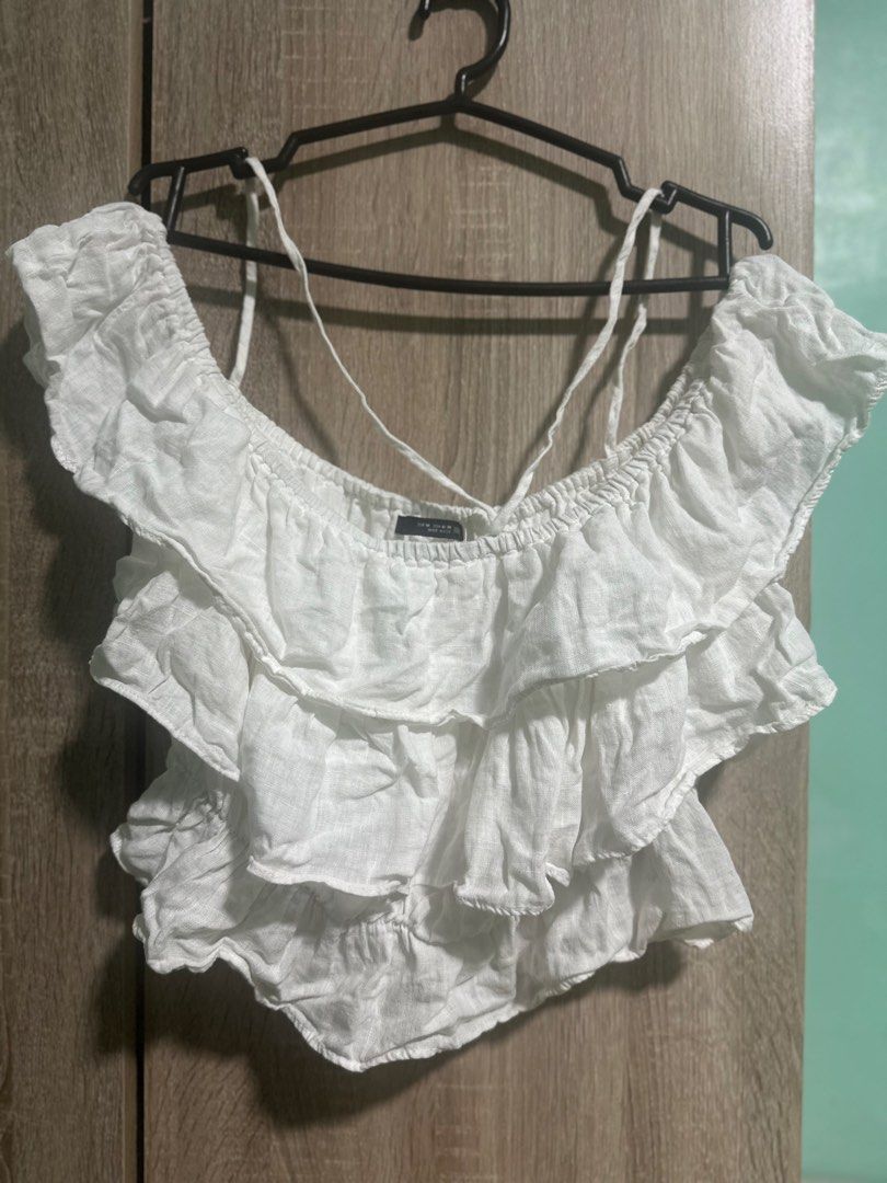 Zara Top (Category: Blouses) located in Manila. Submitted by love.lyxph (Listing ID 1468644958, Image 1). Description: Zara Ruffle Crop Top .