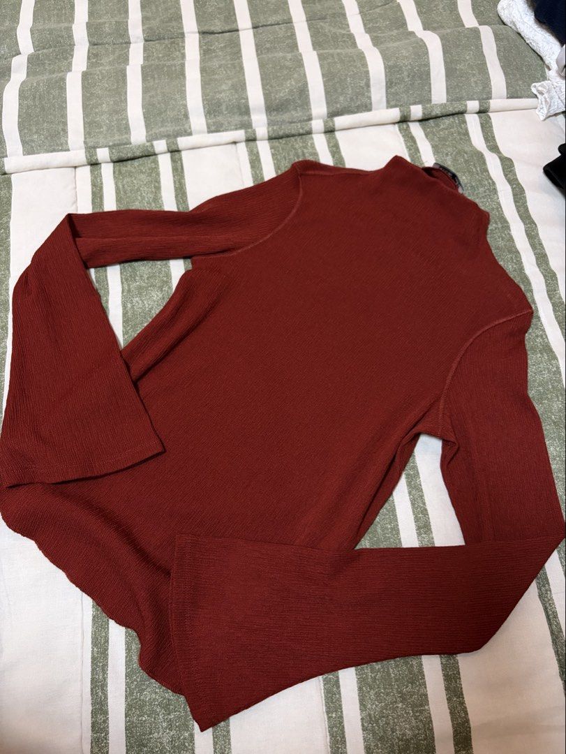 Zara Turtle Neck Top (Category: Others Tops) located in Quezon City. Submitted by morespace555 (Listing ID 1468595972, Image 1). Description: .