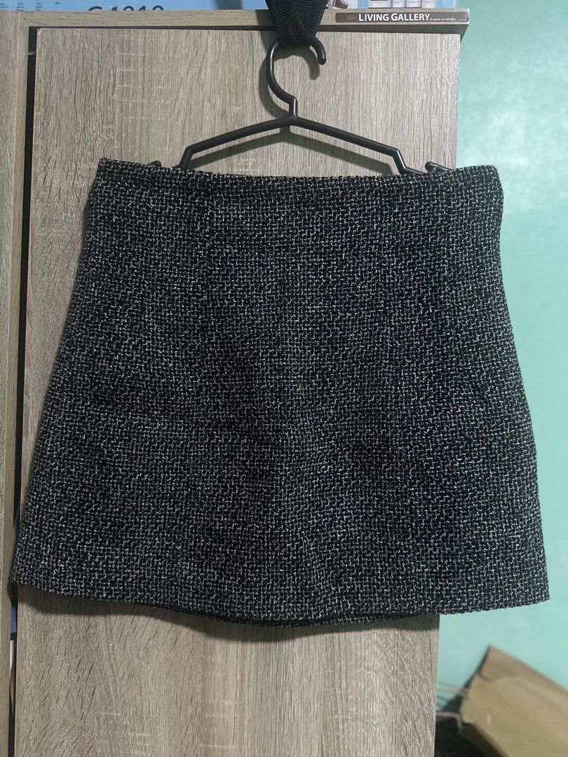 Zara Tweed Skirt (Category: Skirts) located in Manila. Submitted by love.lyxph (Listing ID 1468592847, Image 2). Description: Zara Black White A-Line Tweed Mini High Waist Skirt.