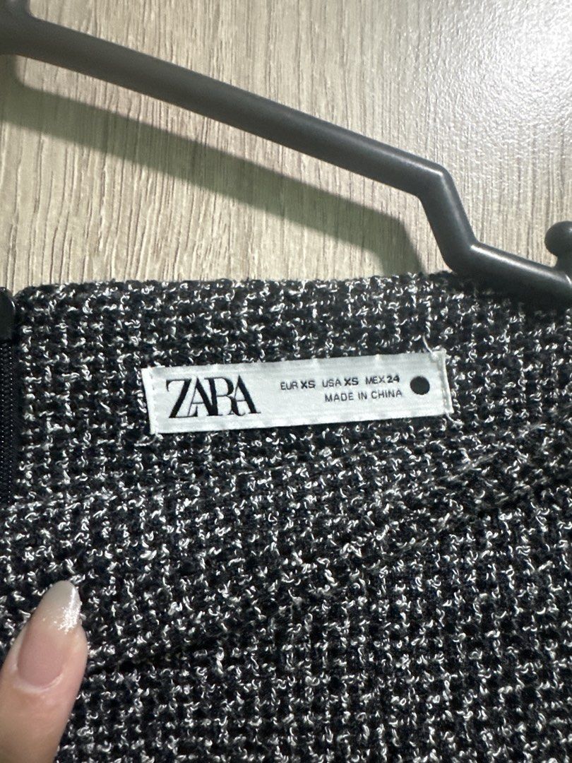 Zara Tweed Skirt (Category: Skirts) located in Manila. Submitted by love.lyxph (Listing ID 1468592847, Image 3). Description: Zara Black White A-Line Tweed Mini High Waist Skirt.