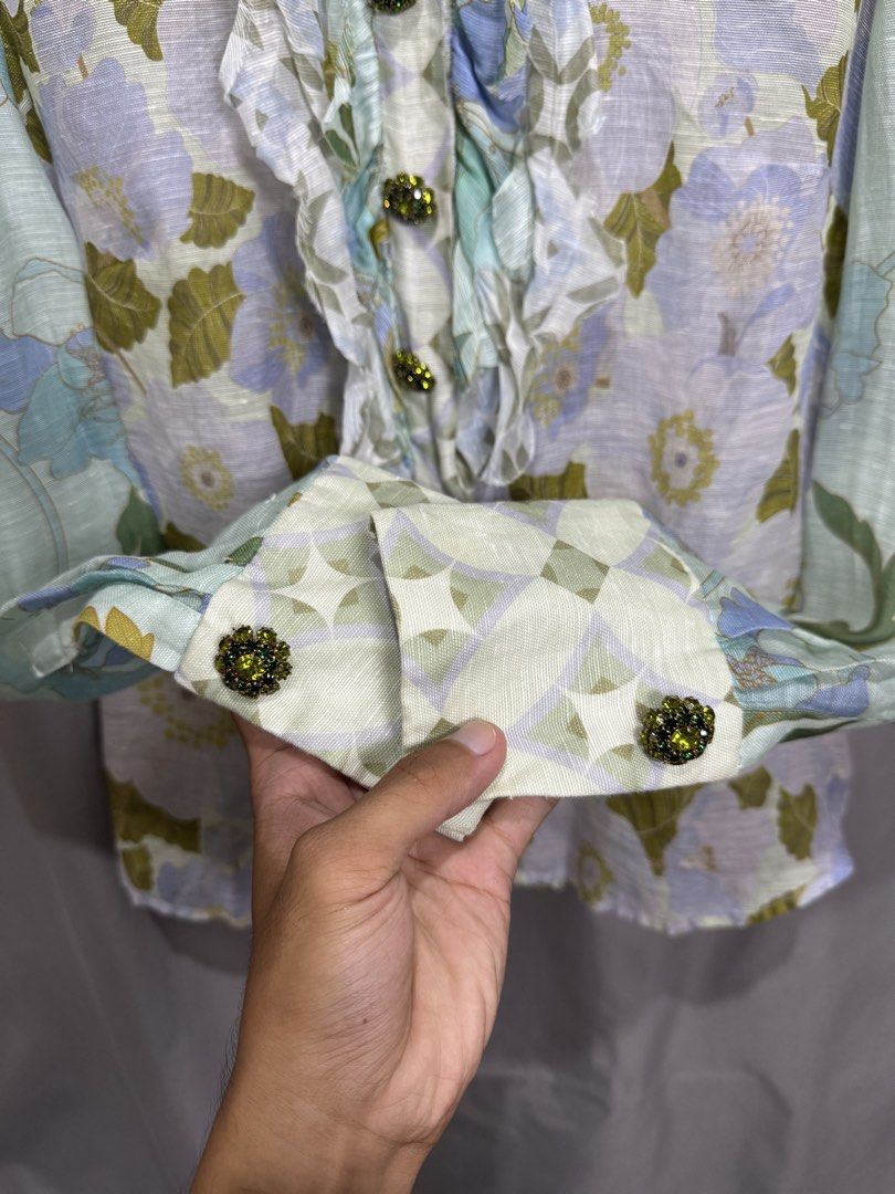 Zimmerman Rhythm Ruffled/ Scalloped Linen (Category: Longsleeves) located in Meycauayan. Submitted by itstimothrifts (Listing ID 1468595693, Image 3). Description: Zimmerman Rhythm Ruffled/ Scalloped Linen Excellent Condition Size 1 on tag Missing 2 buttons Medium Width 19 Length 24 Sleeve 26.
