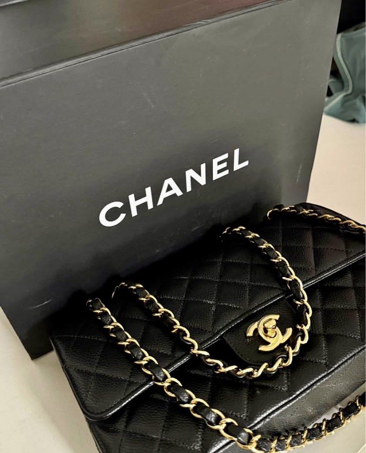 100% Authentic Chanel Medium Flap In GHW Bag◾️ (Category: Luxury Bags & Wallets) located in Cebu City. Submitted by luxurycollectionhouse (Listing ID 1468844117, Image 1). Description: Complete Inclusions..