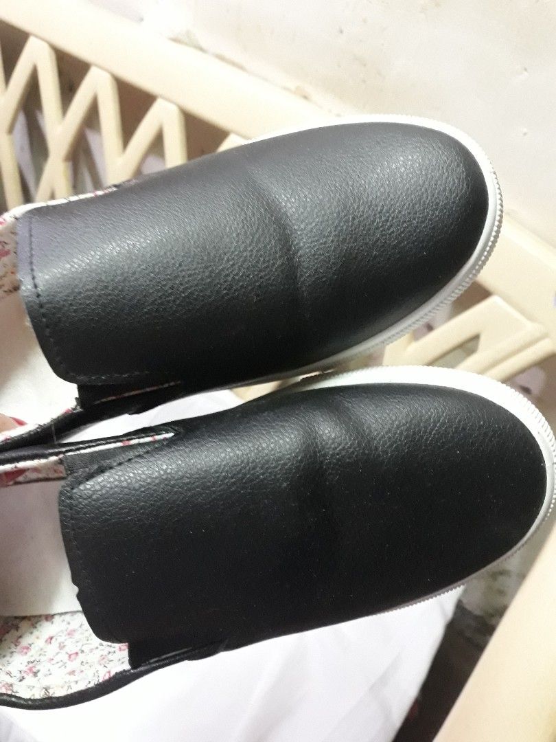 100pesos size 9 Used (Category: Activewear) located in Manila. Submitted by payless2020 (Listing ID 1468748148, Image 1). Description: .