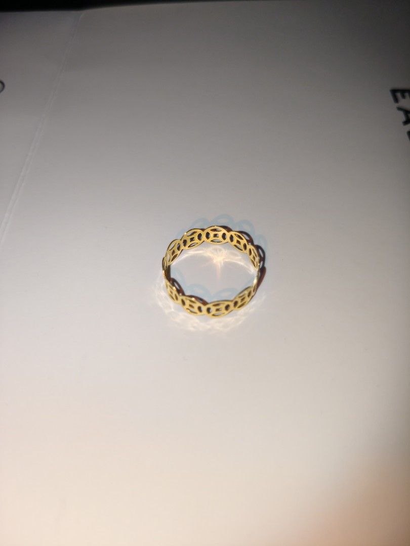 18k gold ring (Category: Luxury Accessories) located in Iba. Submitted by clctvph (Listing ID 1468743589, Image 2). Description: 18k pure gold ring PAWNABLE 💯 0.6 grams.