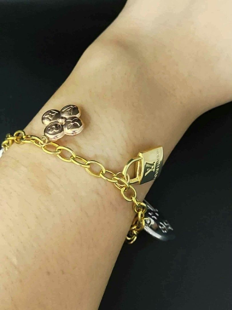 18k Saudi gold charms bracelet (Category: Bracelets) located in Manila. Submitted by bhelgoldseller2ndaccount (Listing ID 1468769768, Image 3). Description: New!!✨New!!✨New!! Authentic 18k Saudi Golds 💯pawnable/naisasanla 💯with high appraisal rate 💯good investment 💯Direct supplier price 👉OPEN for resellers 🌺please take time to evaluate their actual sizes and grams 👉Best panggift for all occasions ✅ Sold per grams not per piece Kya lowest p