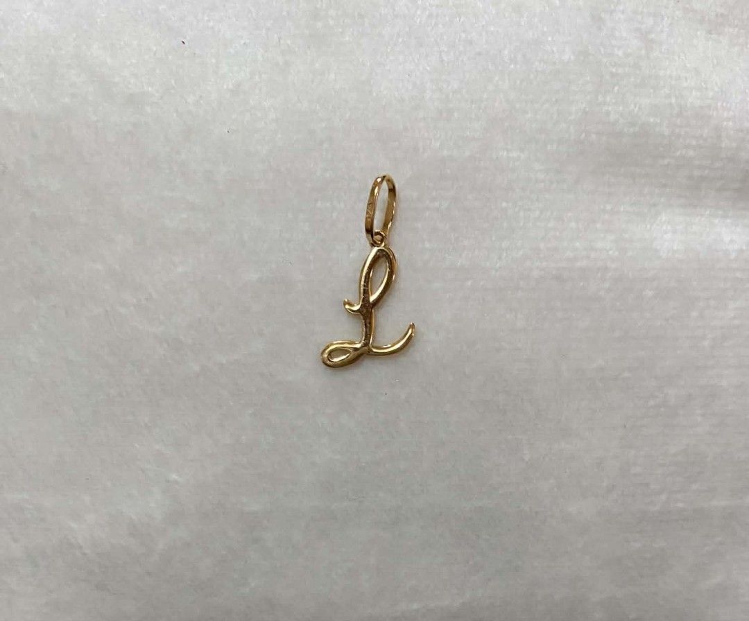 18k yellow gold L pendant (Category: Charms) located in Marikina City. Submitted by 25thofaugust (Listing ID 1468753934, Image 2). Description: New 18k yellowgold solid not hollow .