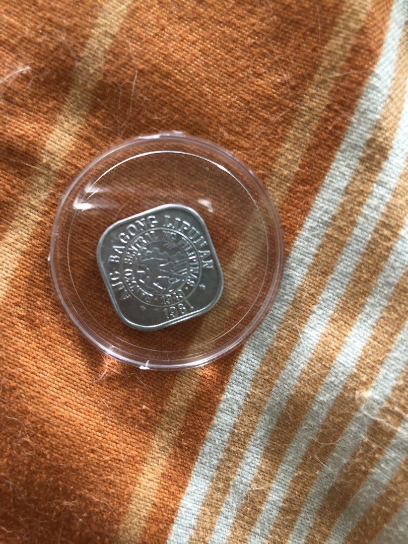 1981 Philippines 1 Sentimo Coin Lapu-Lapu (Category: Currency) located in Muntinlupa City. Submitted by kitty_meow87 (Listing ID 1468741158, Image 2). Description: - Vintage 1981 1 Sentimo coin, Republic of the Philippines - Features Lapu-Lapu on the obverse and the Ang Bagong Lipunan seal on the reverse - Unique square shape with smooth, rounded corners - Comes inside a clear protective plastic capsule to prevent scratches - Perfect addition for