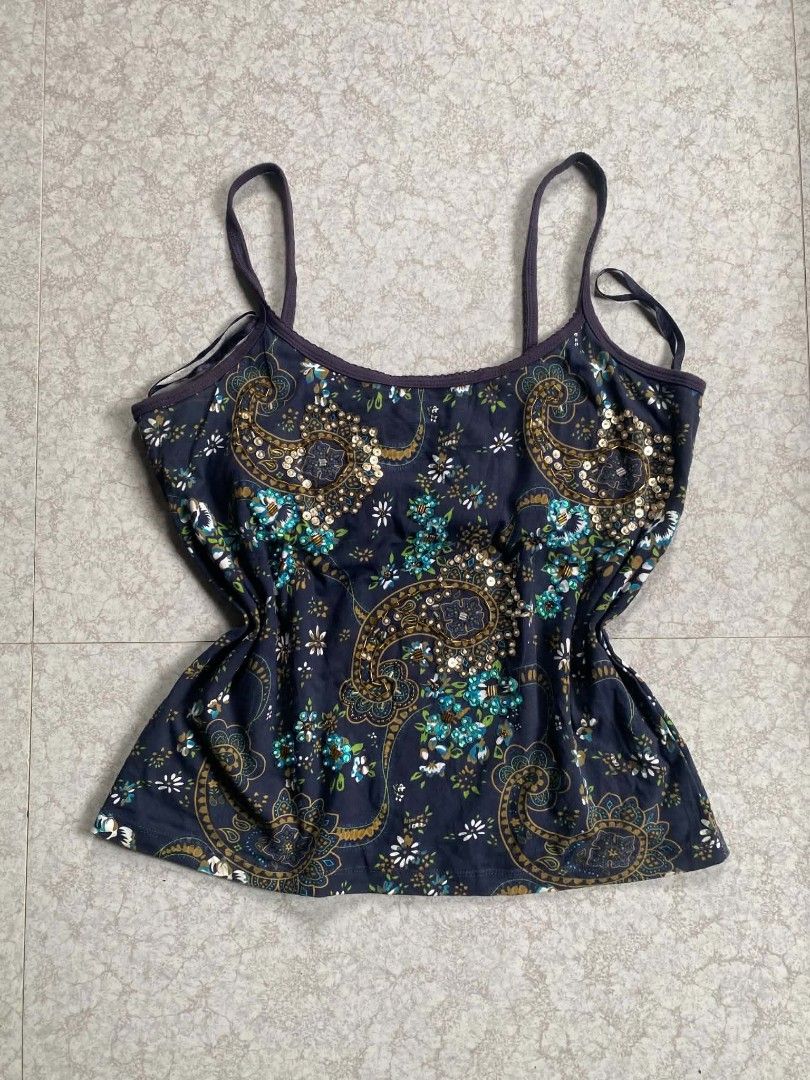 2000s Sequin Paisley Tank Top (Category: Others Tops) located in Laur. Submitted by itzeco999 (Listing ID 1468792101, Image 1). Description: NO ISSUE 199 PLUS SHIP #salemate.