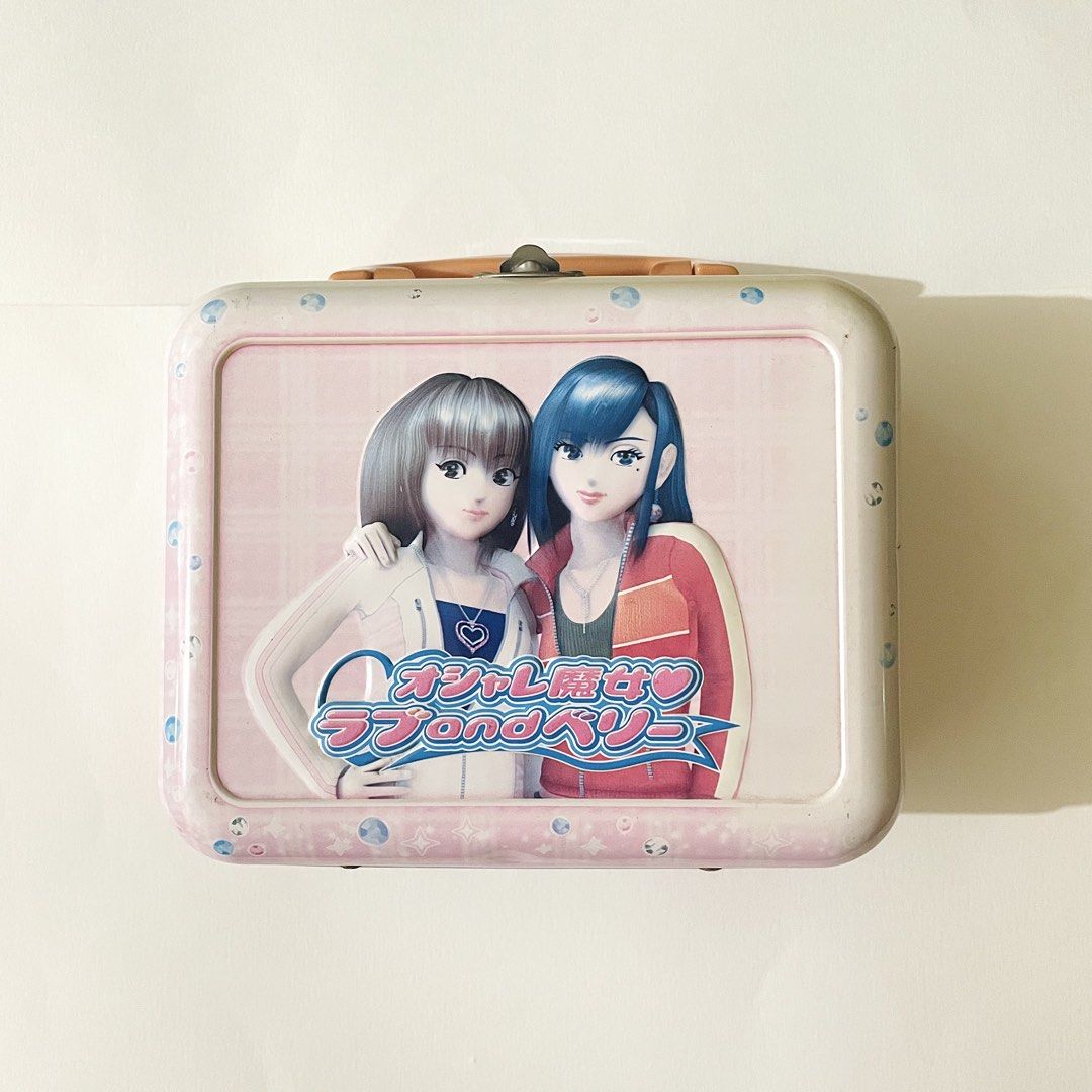 2004 Love and Berry Tin Case (Category: Everything Else Others) located in Butuan. Submitted by paperlueur (Listing ID 1468799032, Image 1). Description: Faded na yung front niya.