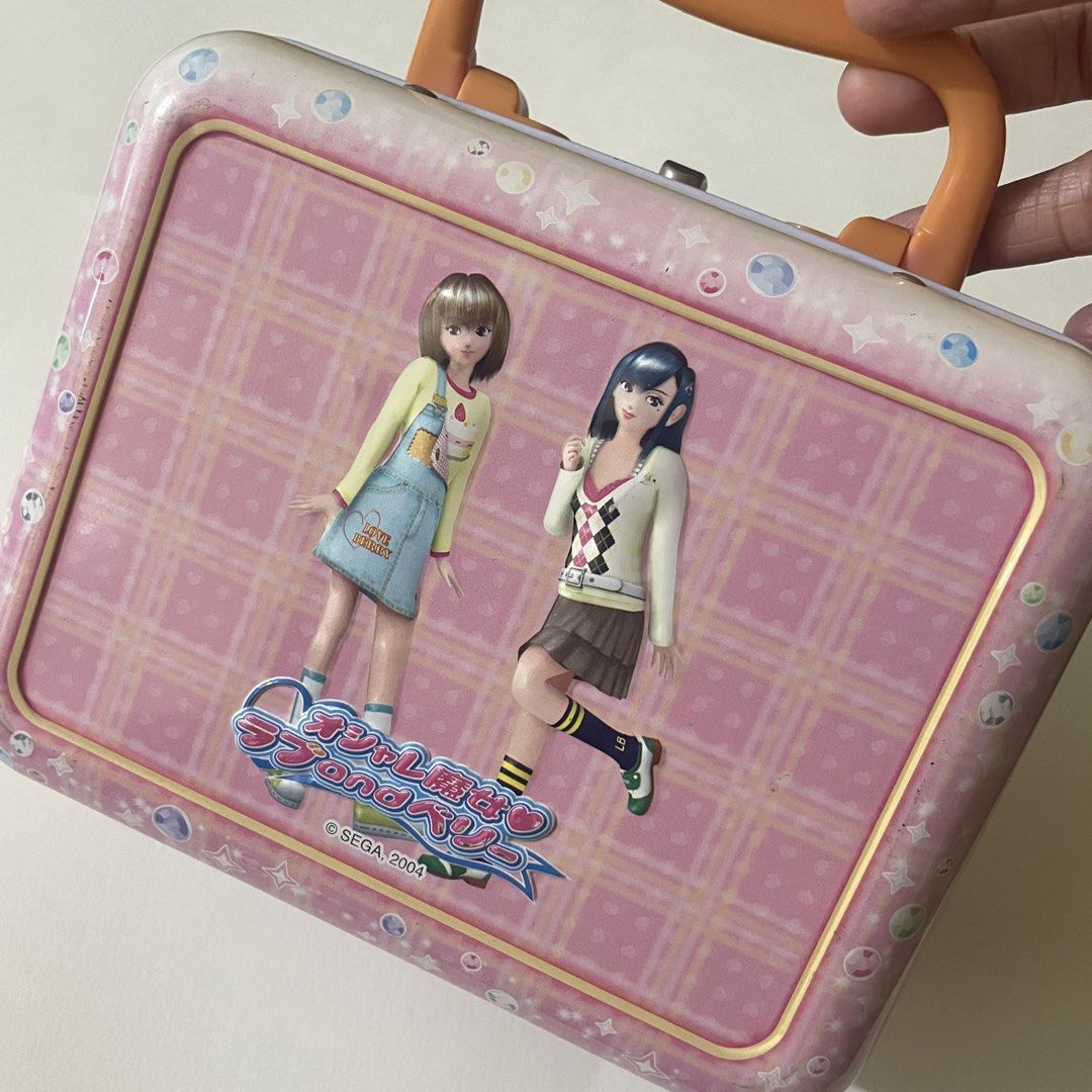 2004 Love and Berry Tin Case (Category: Everything Else Others) located in Butuan. Submitted by paperlueur (Listing ID 1468799032, Image 2). Description: Faded na yung front niya.
