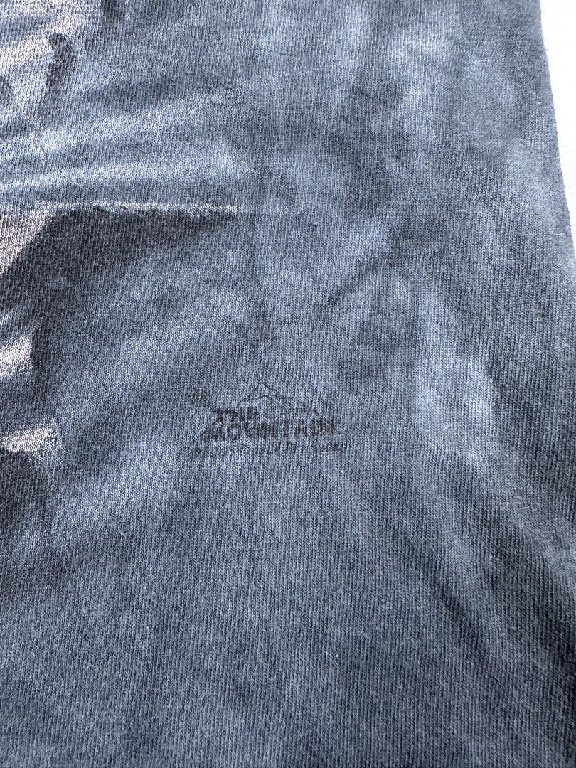 2005 The mountain breakthrough shark (Category: Tshirts & Polo Shirts ) located in Alicia. Submitted by rigzoneph (Listing ID 1468878730, Image 3). Description: 20x30 Excellent condition No issue Pasok sa maselan 680 plus sf .