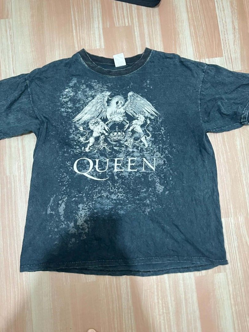 2006 queen band tee (Category: Tshirts & Polo Shirts ) located in Manila. Submitted by arlee420 (Listing ID 1468925772, Image 1). Description: .