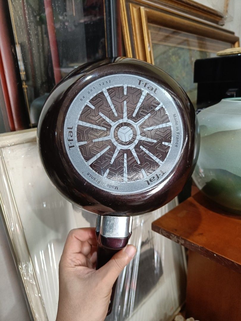 20cm T-Fal nonstick Pan (Category: Cookware & Accessories) located in Taguig. Submitted by ashicollection (Listing ID 1468736951, Image 3). Description: Please read! For sure buyer only! NO COD/COP No reservation The items will be sold to the first payer w/o prior notice. Verbal reservations are not acceptable. Note: All items are vintage. Please manage your expectations accordingly. G cash payment. Shipping via Lalamove Metro Manila. For provinc