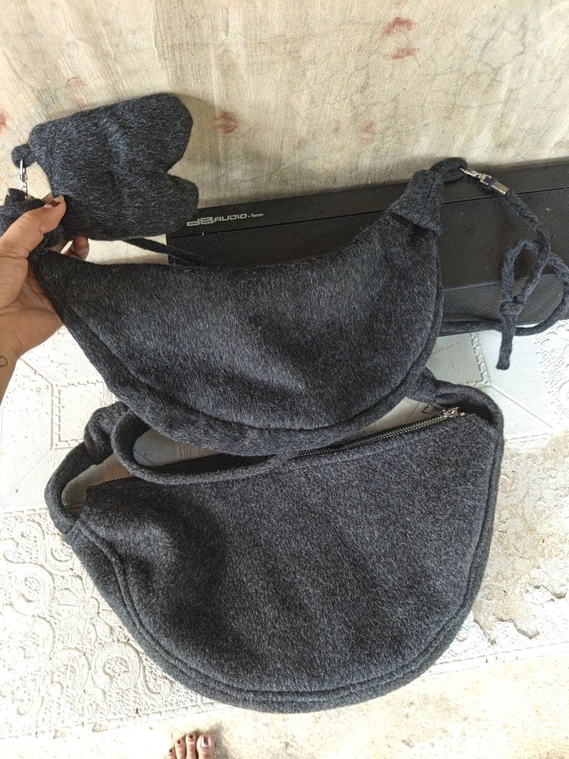 2 crossbody bag (Category: Cross-body Bags) located in Quezon, Isabela. Submitted by ukay-ukaybylyn (Listing ID 1468723957, Image 2). Description: yes dalawa na sila both in good condition💯.