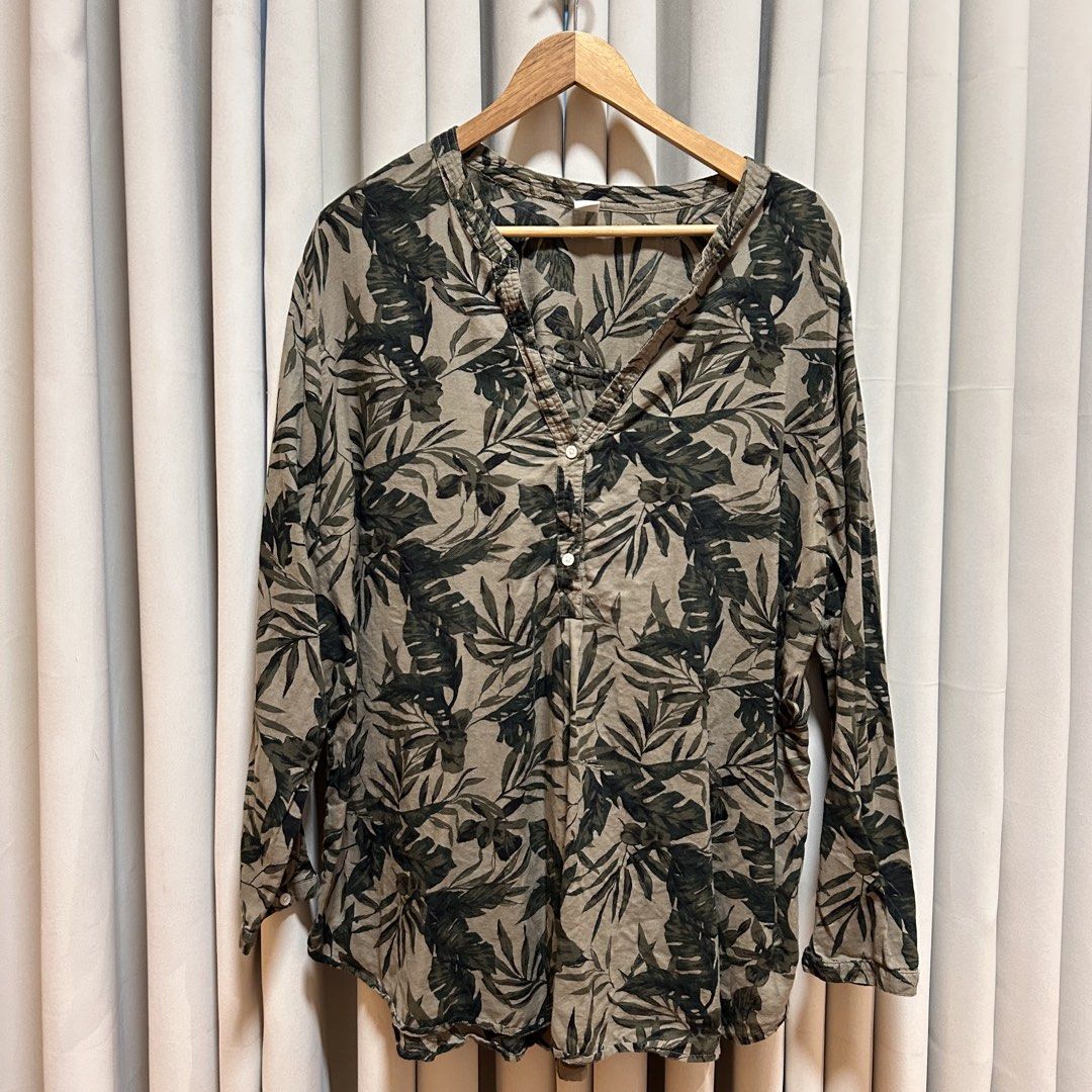 2XL Old Navy Green Longsleeves (Category: Longsleeves) located in Rizal. Submitted by from99abovecloset (Listing ID 1468818380, Image 1). Description: CODE:114 Size: 2XL Armhole (laid flat):11” Bust (around): 56” Length (laid flat): 32” Cotton rayon | loose | like new.